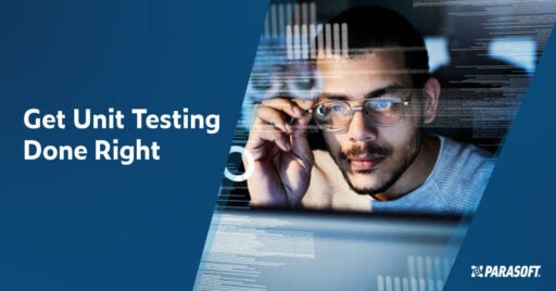 Text links in weißer Schrift auf dunkelblauem Hintergrund: Get Unit Testing Done Right. Rechts sehen Sie ein Foto eines Entwicklers, der seinen Code und seine Unit-Tests genau untersucht.