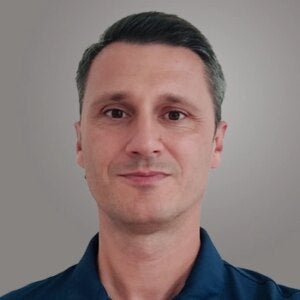 Foto de cabeza de Miroslaw Zielinski, director de gestión de productos de Parasoft