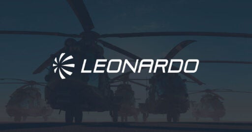 Imagen de cinco helicópteros militares con el logotipo de Leonardo superpuesto.