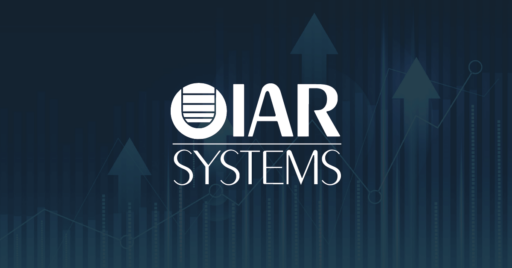 Grafik in verschiedenen Blautönen, die ein Liniendiagramm und ein Balkendiagramm zeigt, die über breite Pfeile geschichtet sind, die nach oben zeigen, mit IAR-Systemlogo-Overlay.