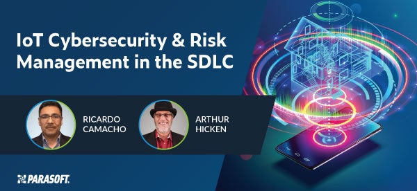 Ciberseguridad y gestión de riesgos de IoT en el título del seminario web SDLC con fotografías de los oradores y un gráfico abstracto a la derecha
